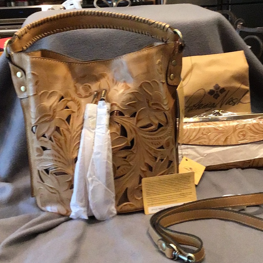 PATRICIA NASH BUCKET BAG w/MATCHING WALLET